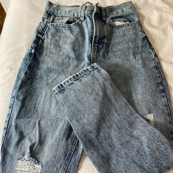 Ardene ripped jeans - Picture 2 of 3